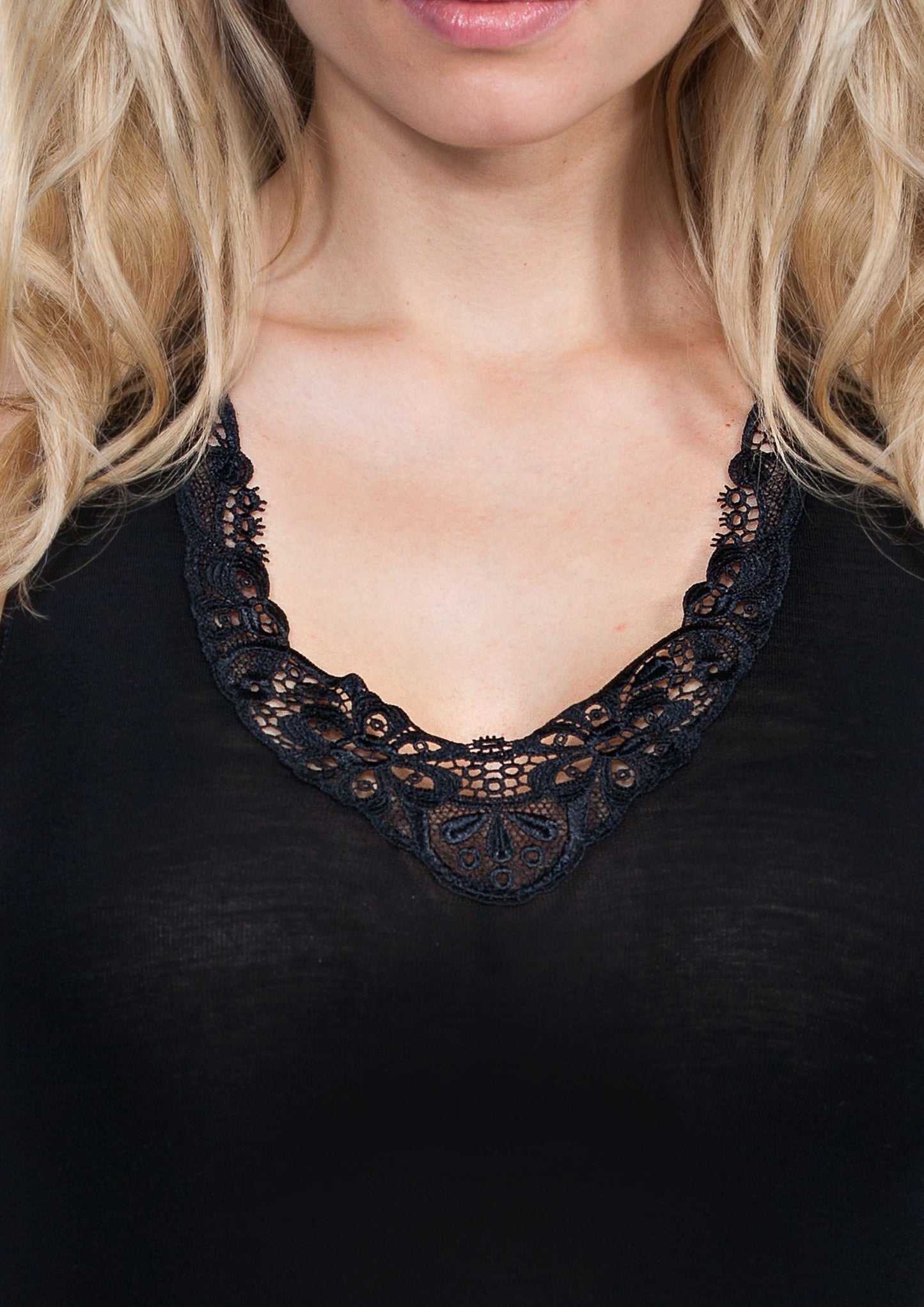 EGi Luxury Merino Wool Silk Women's Short Sleeve T-Shirt with Lace Trimming. Proudly Made in Italy.(146)