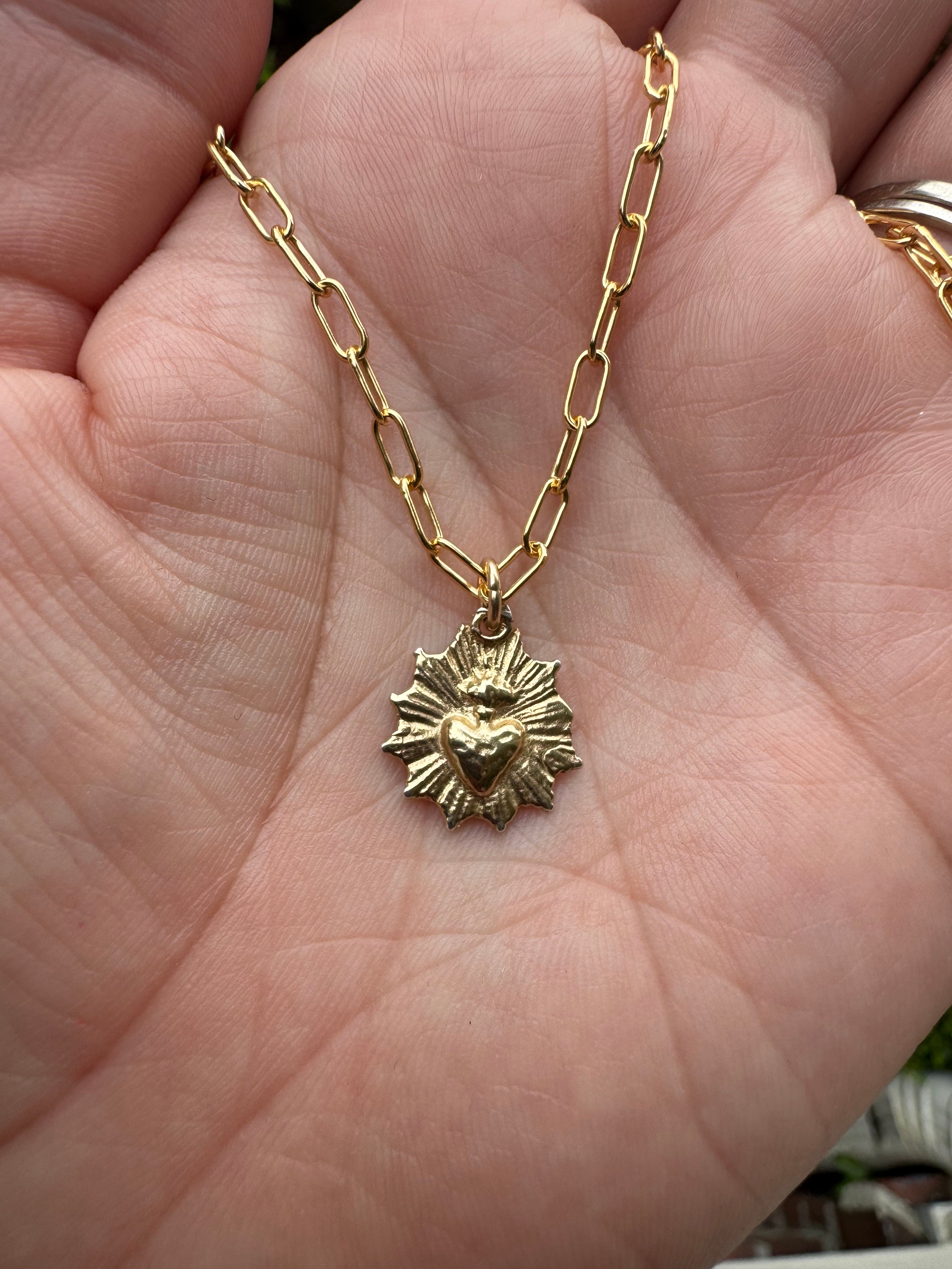 The Little Sacred Heart® Scalloped Necklace