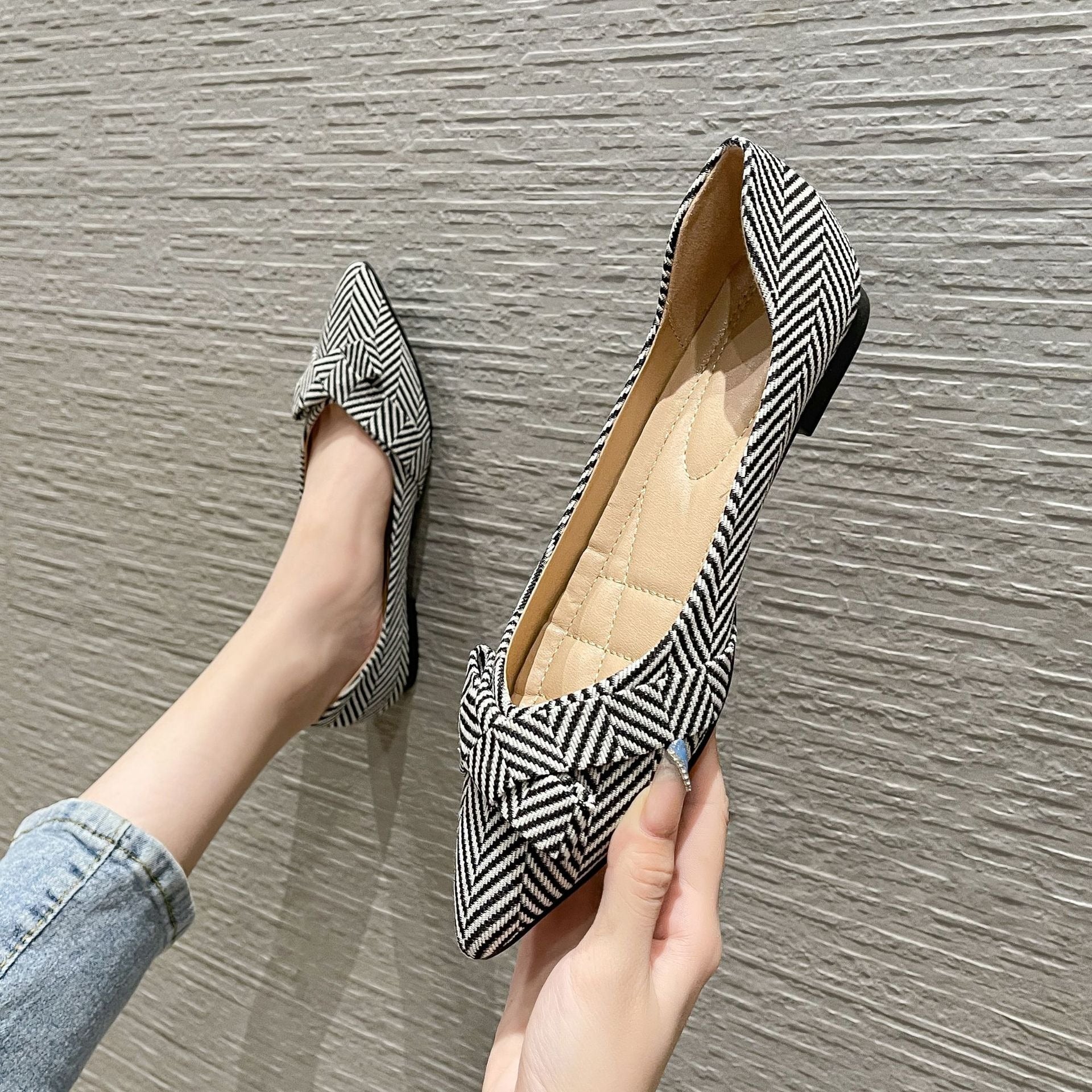 Internet famous single shoes, flat soled grandma shoes, pointed flat shoes for women, soft soled shallow mouthed lady shoes