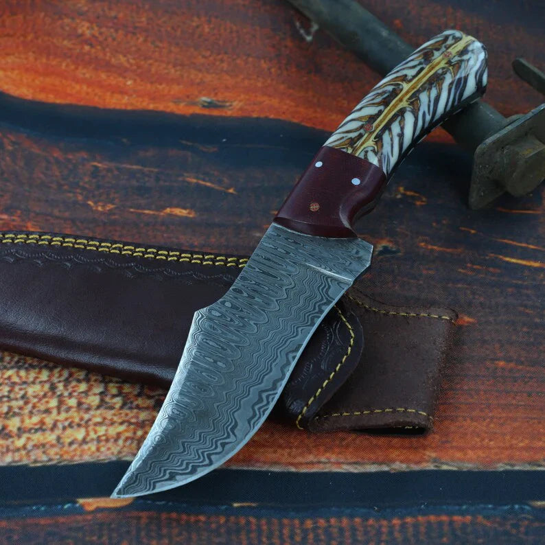 Best Knives for Hunting – 8.5" Damascus Steel Blade with Pine Cone Resin Handle & Leather Sheath