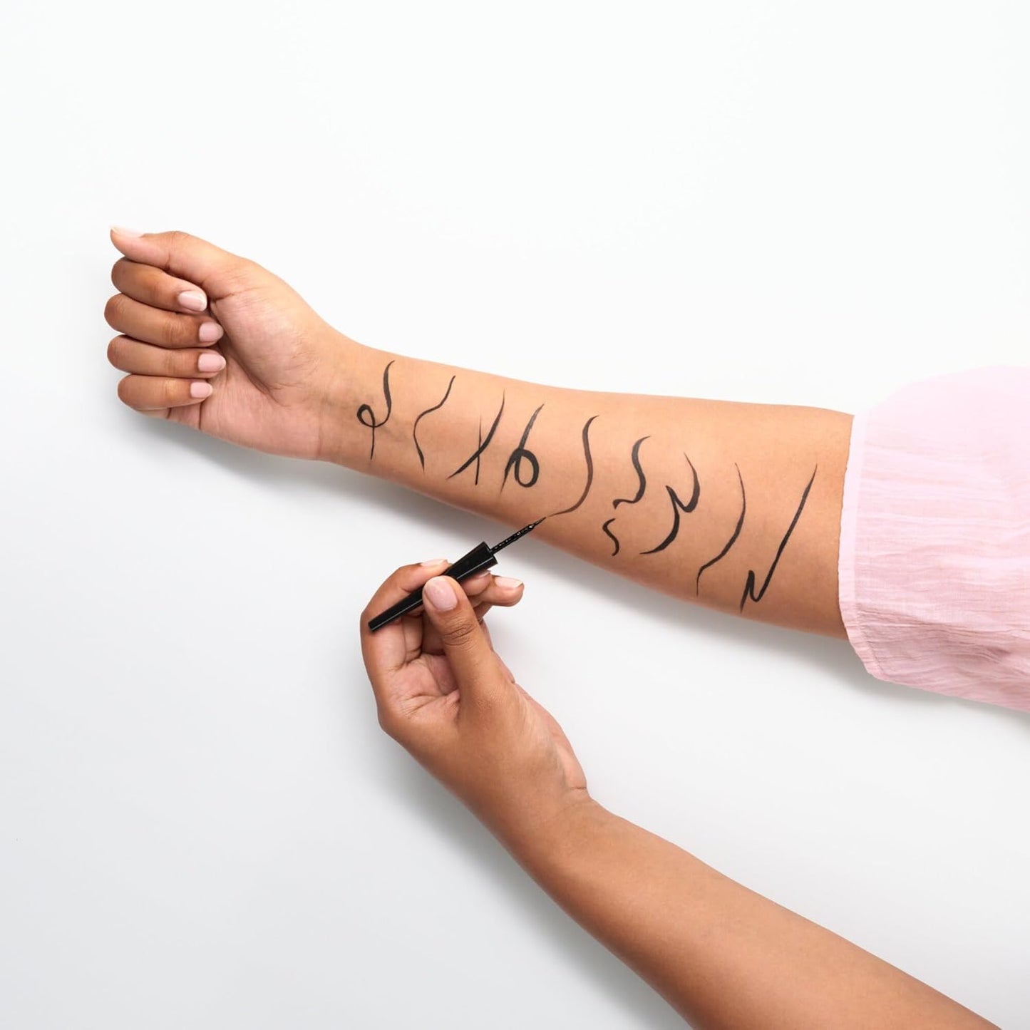 ESSENCE Dip Eyeliner Waterproof Eyeliner