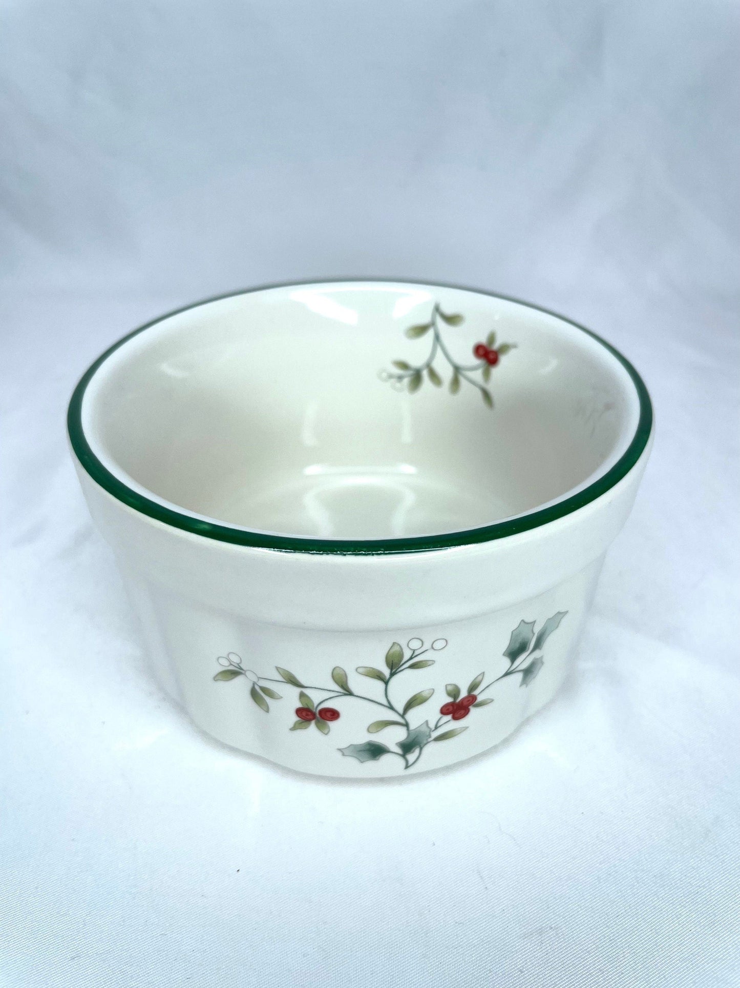 Pfaltzgraff Winterberry Soufflé/Soup Bowl