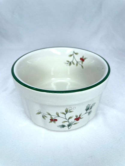 Pfaltzgraff Winterberry Soufflé/Soup Bowl
