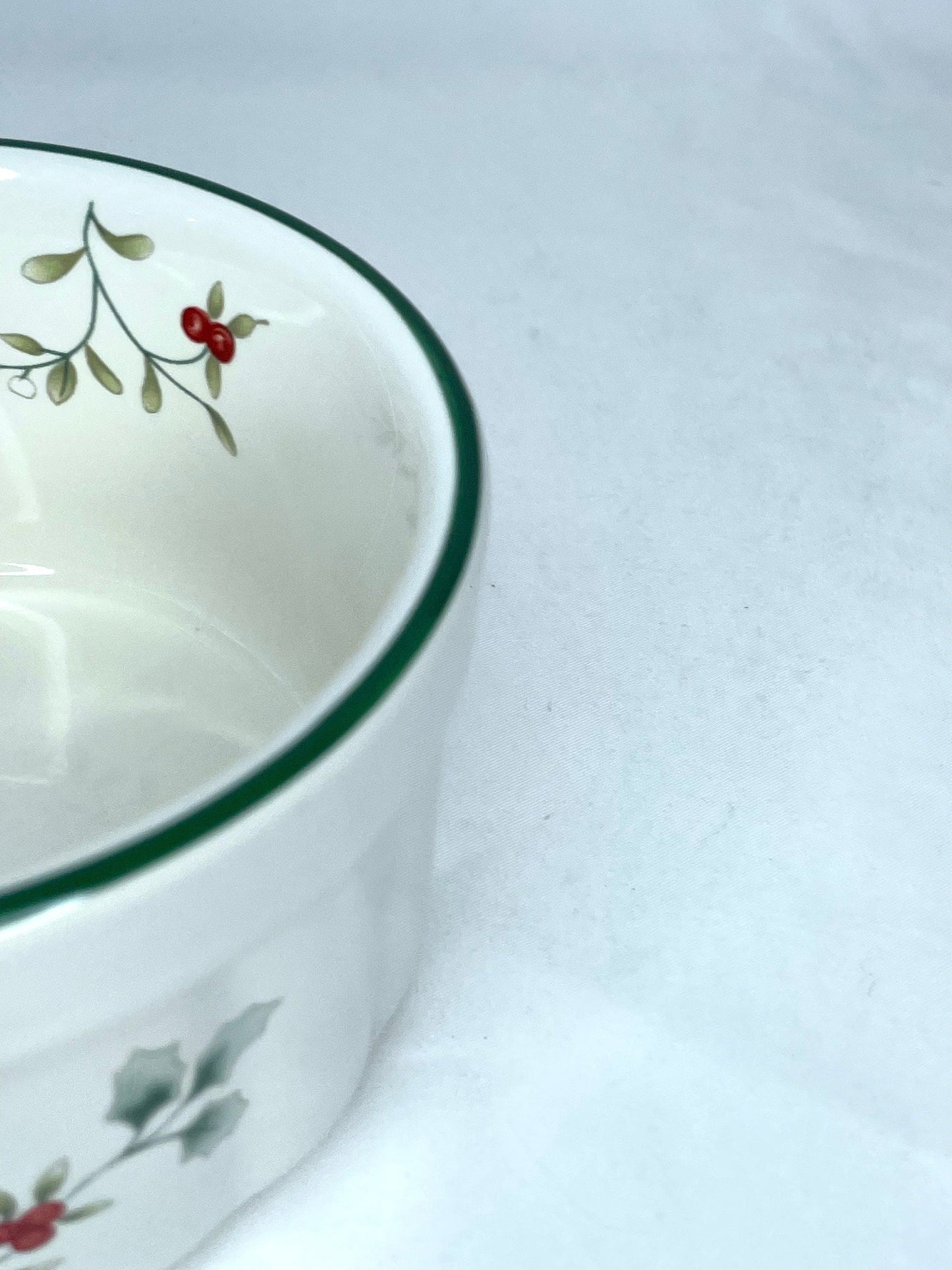 Pfaltzgraff Winterberry Soufflé/Soup Bowl