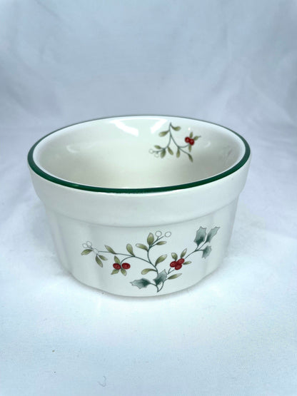 Pfaltzgraff Winterberry Soufflé/Soup Bowl