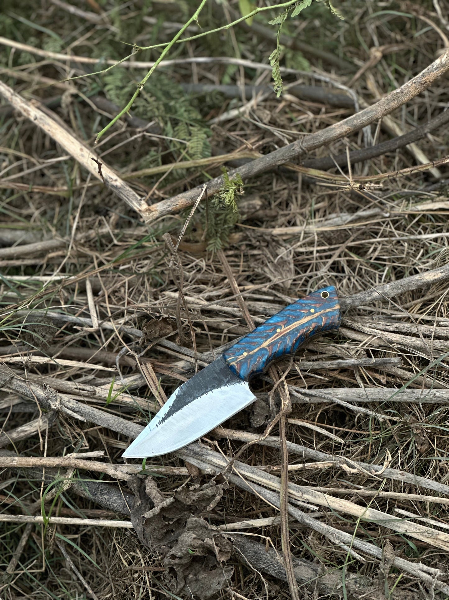 Hunters Knives – 9" D2 Steel Blade with Epoxy Pine Cone Resin Handle & Leather Sheath