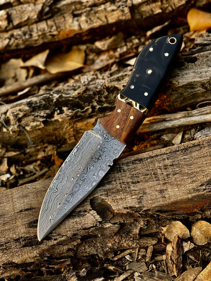 Skinning Knife – 8" Forged Damascus Steel Blade with Buffalo Horn & Rosewood Handle, Leather Sheath