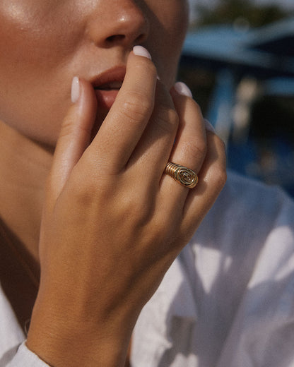 The Coquille Swirl Ring