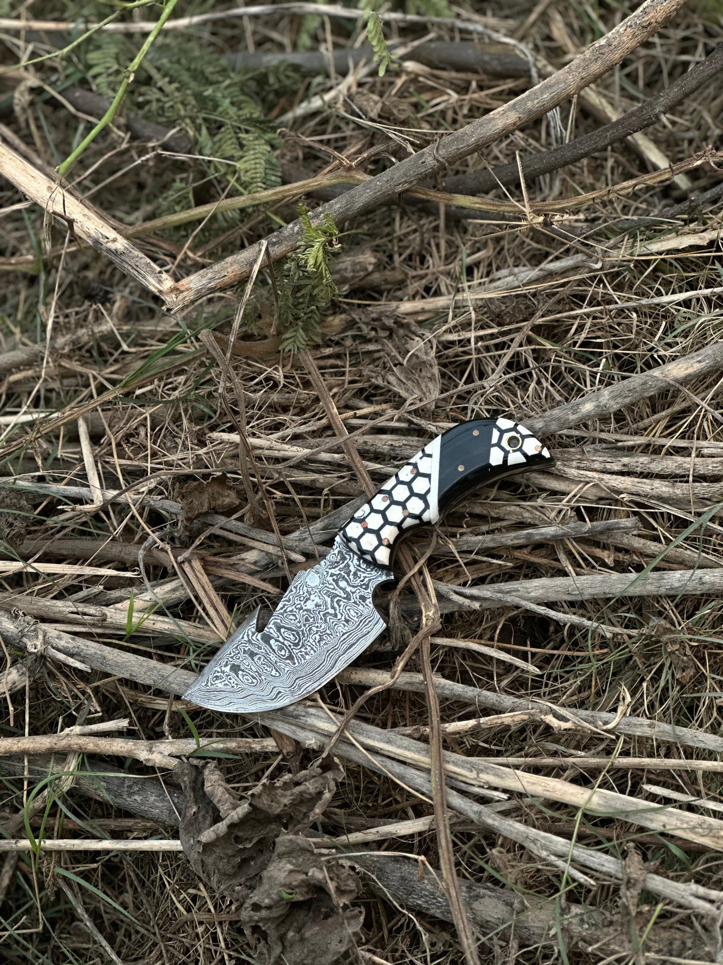 Exquisite Custom Handmade Damascus Steel Guthook Skinning Knife with Unique Resin Handle - 7.5” Blade with Leather Sheath