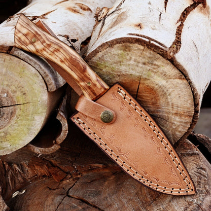 Exquisite 10-Inch Damascus Steel Hunting Knife with Rosewood Handle & Leather Sheath – Ideal Gift for Outdoorsmen