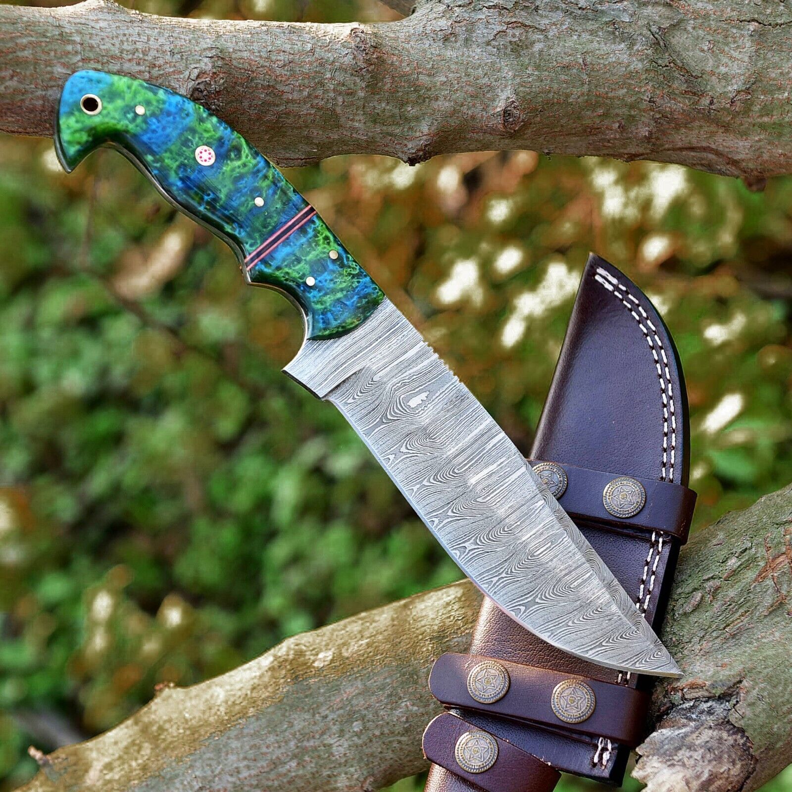 Custom Handmade Damascus Skinning Knife – 4.5" Resin Handle Blade for Seasonal Hunts