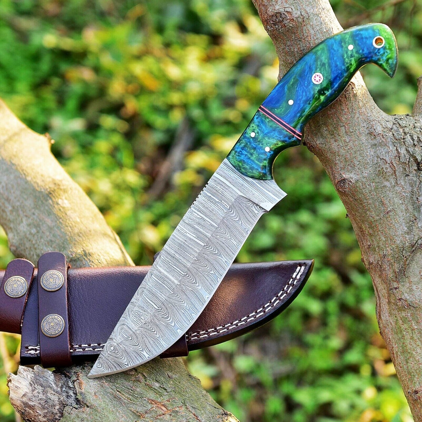 Custom Handmade Damascus Skinning Knife – 4.5" Resin Handle Blade for Seasonal Hunts