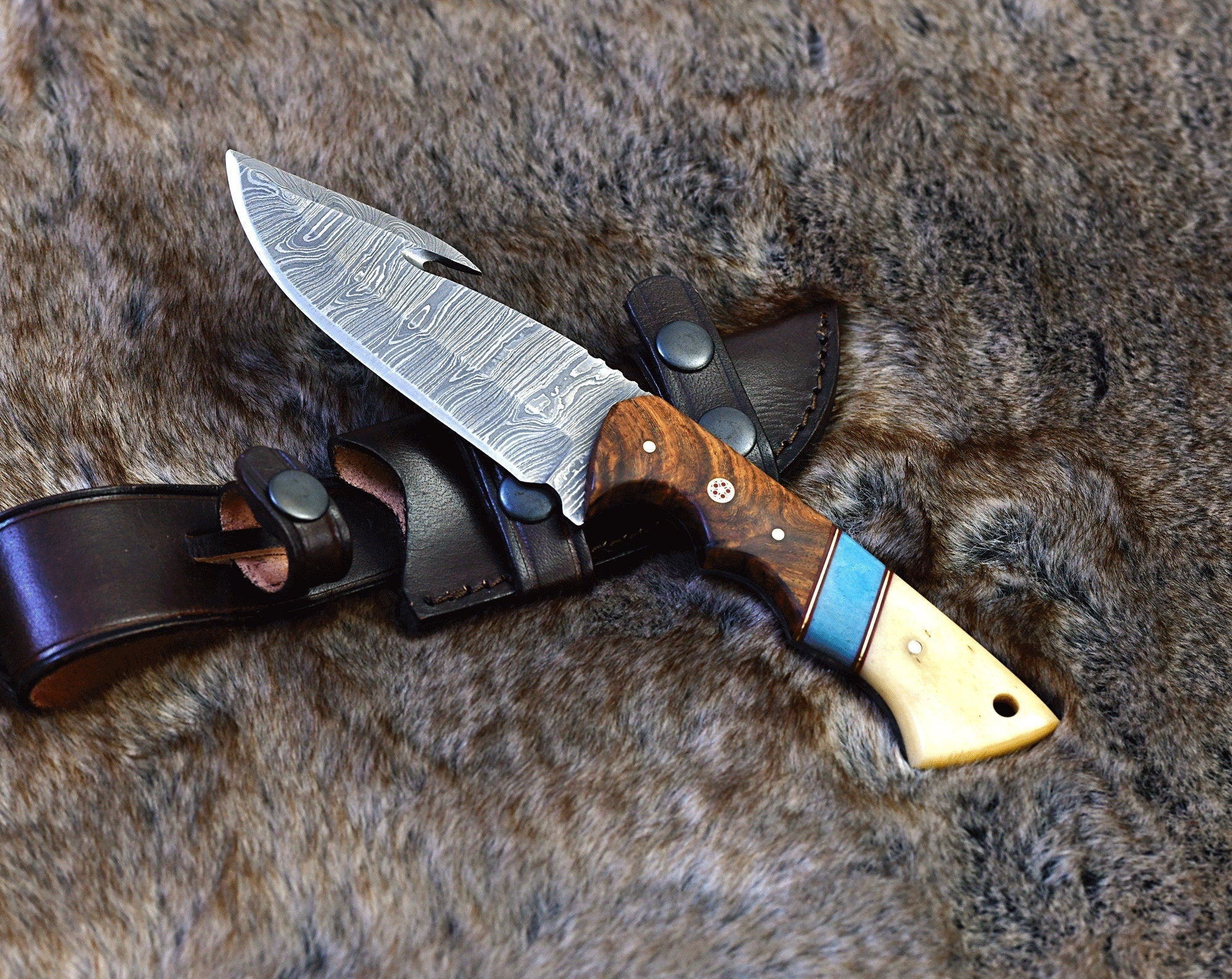 Premium Damascus Guthook Skinning Knife – Rosewood & Bone Handle – 10” Hunting Essential
