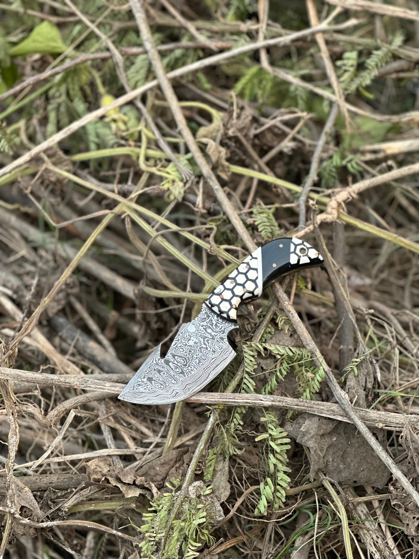 Exquisite Custom Handmade Damascus Steel Guthook Skinning Knife with Unique Resin Handle - 7.5” Blade with Leather Sheath