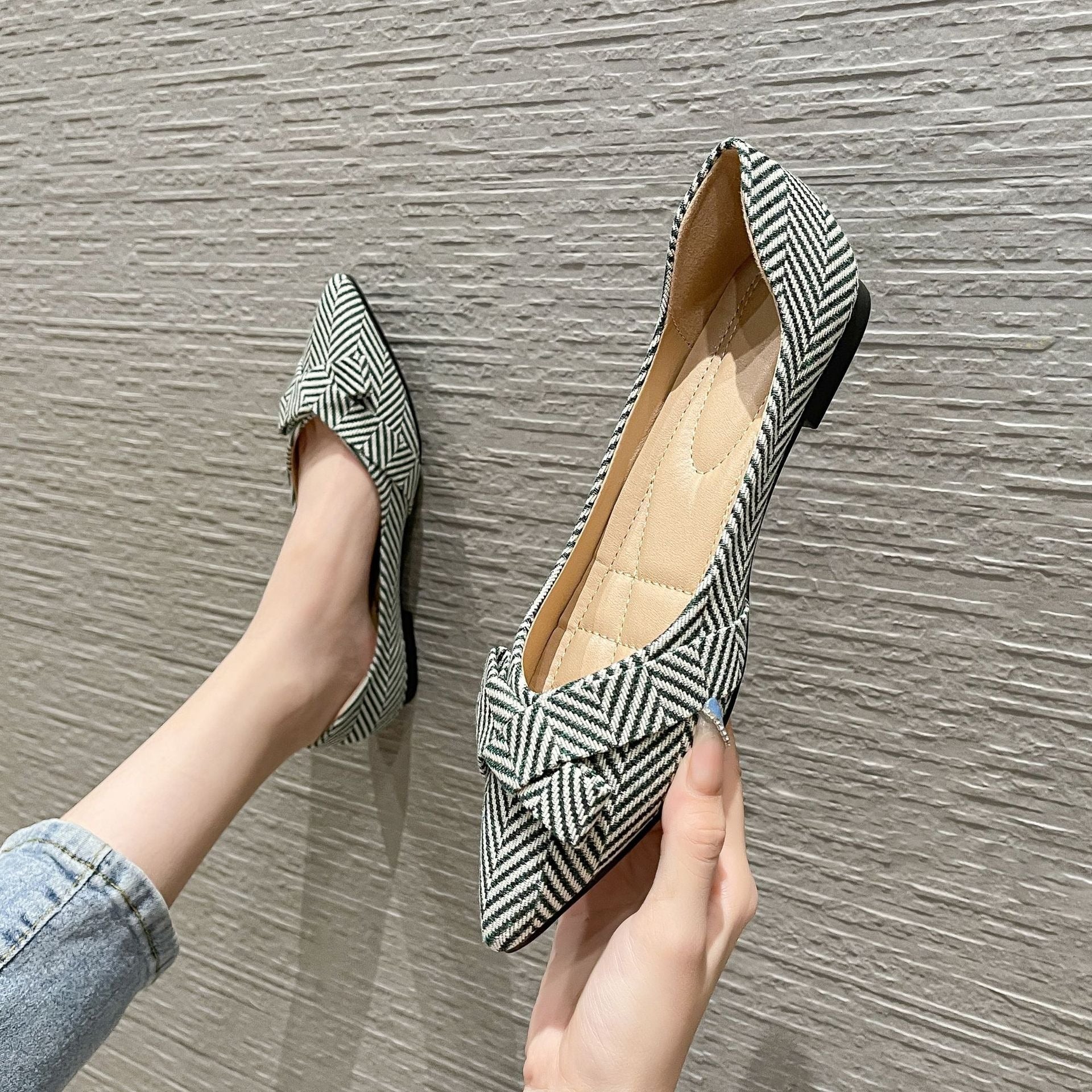 Internet famous single shoes, flat soled grandma shoes, pointed flat shoes for women, soft soled shallow mouthed lady shoes