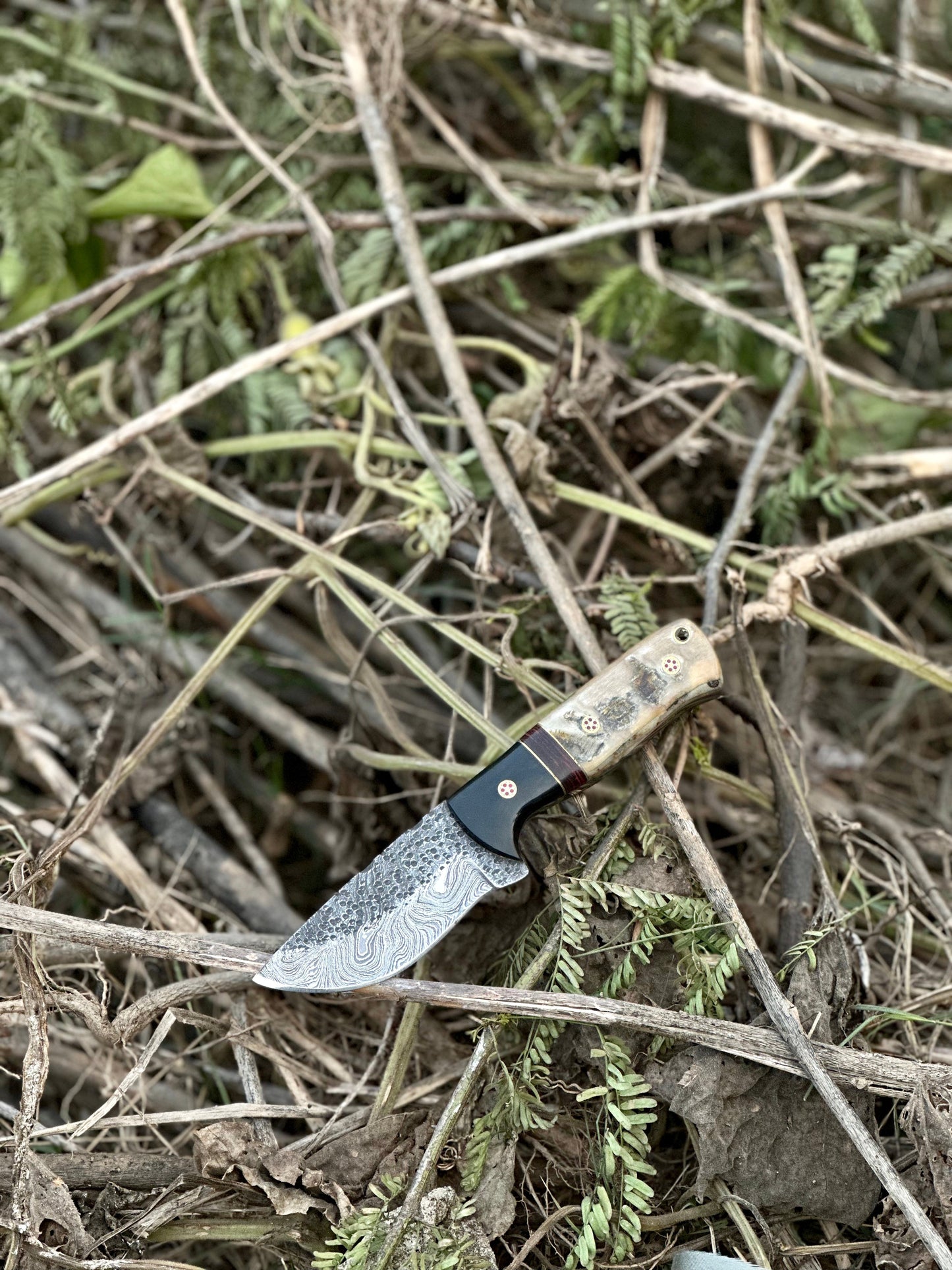 Hunting Knives for Sale – 9" Damascus Steel Blade with Sheep Horn/Resin Handle & Leather Sheath