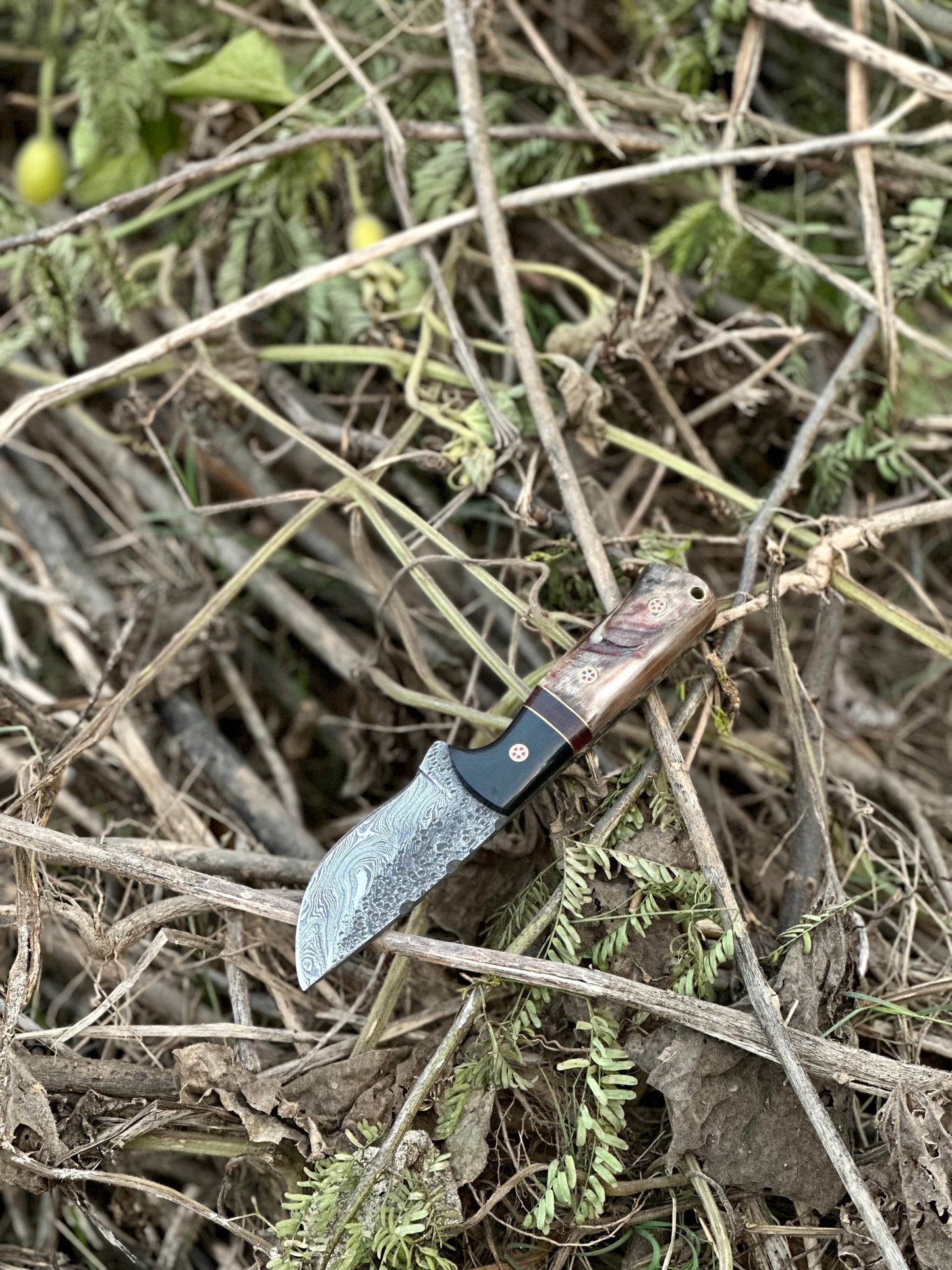 Hunting Knives for Sale – 9" Damascus Steel Blade with Sheep Horn/Resin Handle & Leather Sheath