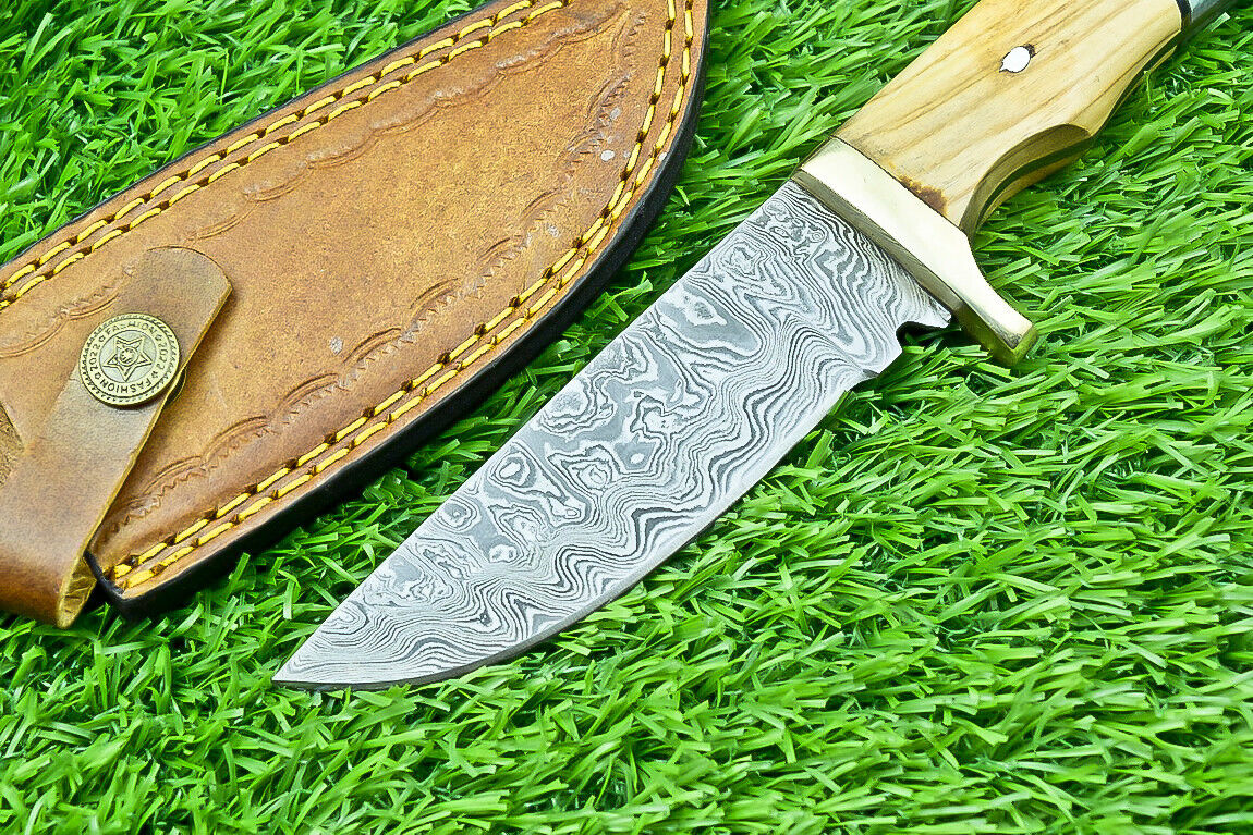 Handmade Damascus Steel Hunting Knife – Olive Wood & Resin Handle with Leather Sheath