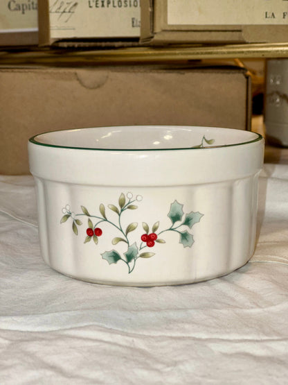 Pfaltzgraff Winterberry Soufflé/Soup Bowl