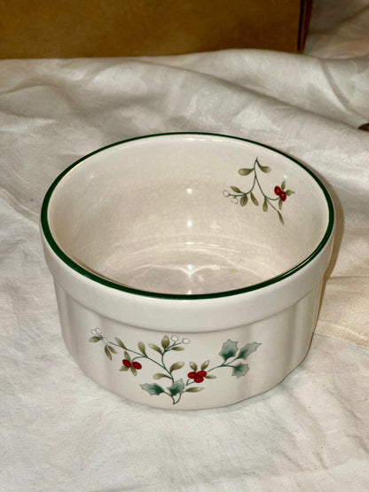 Pfaltzgraff Winterberry Soufflé/Soup Bowl