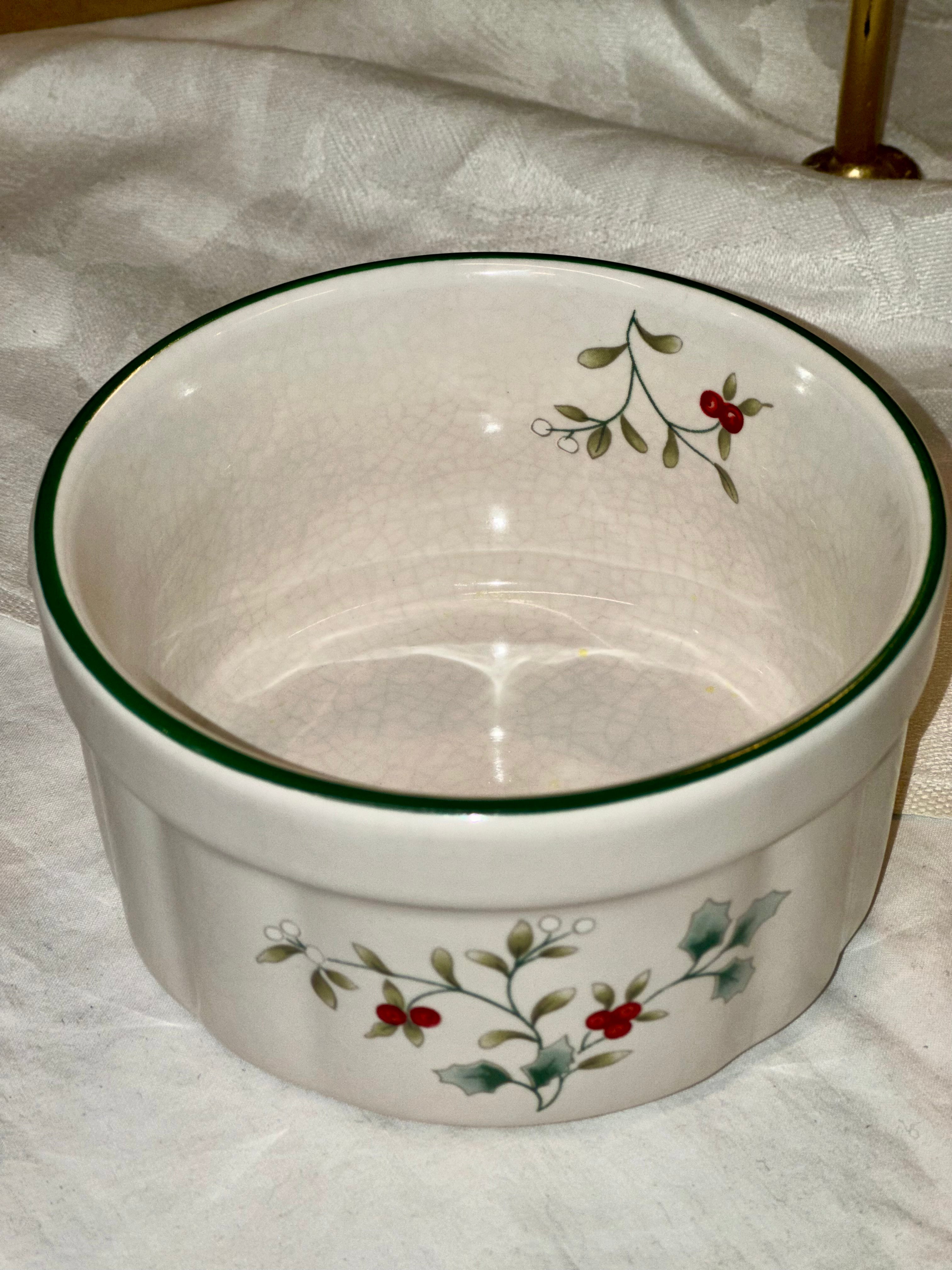 Pfaltzgraff Winterberry Soufflé/Soup Bowl