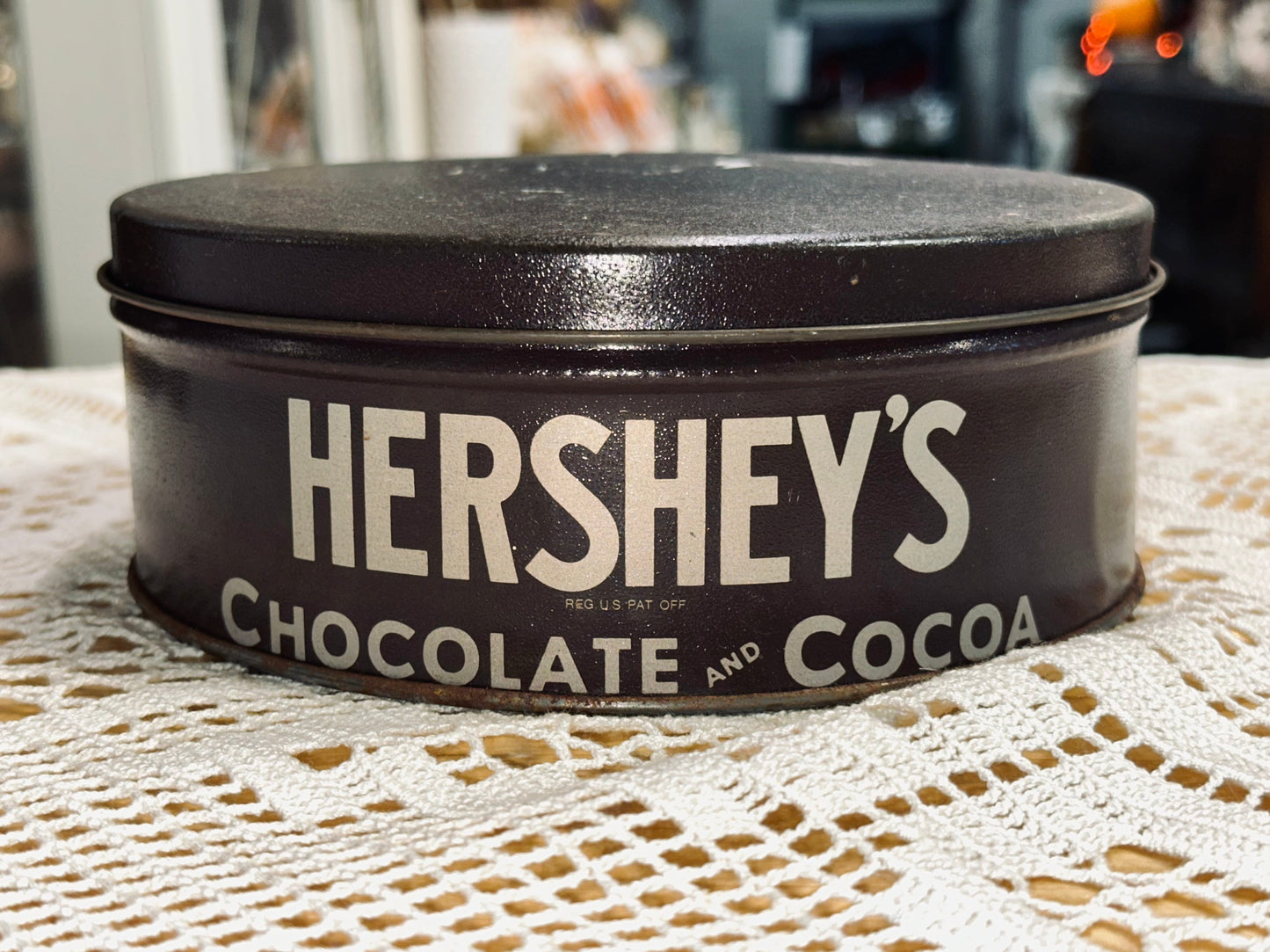 Vintage Tin Treasures – Retro Collectible Tins