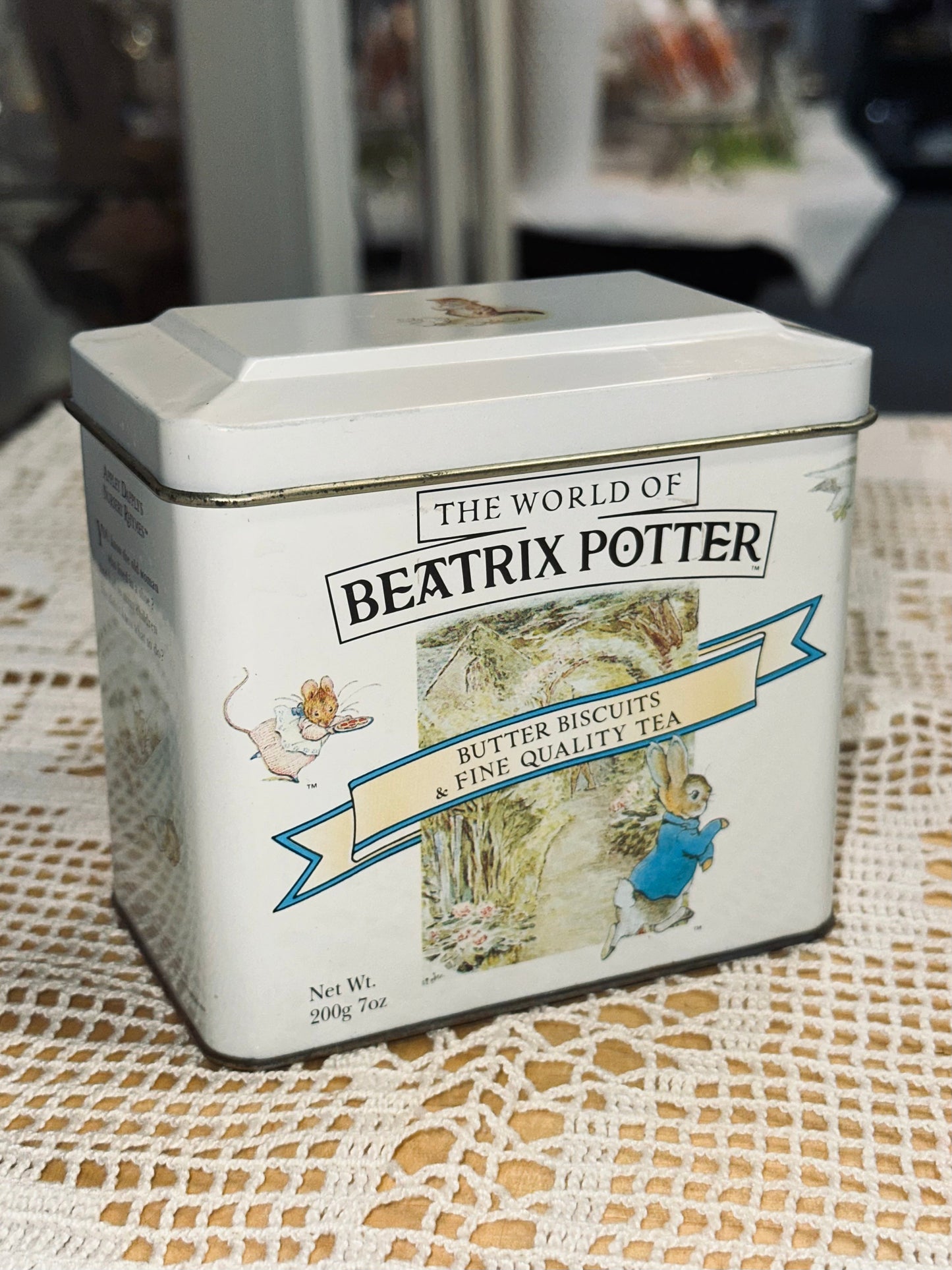 Vintage Tin Treasures – Retro Collectible Tins