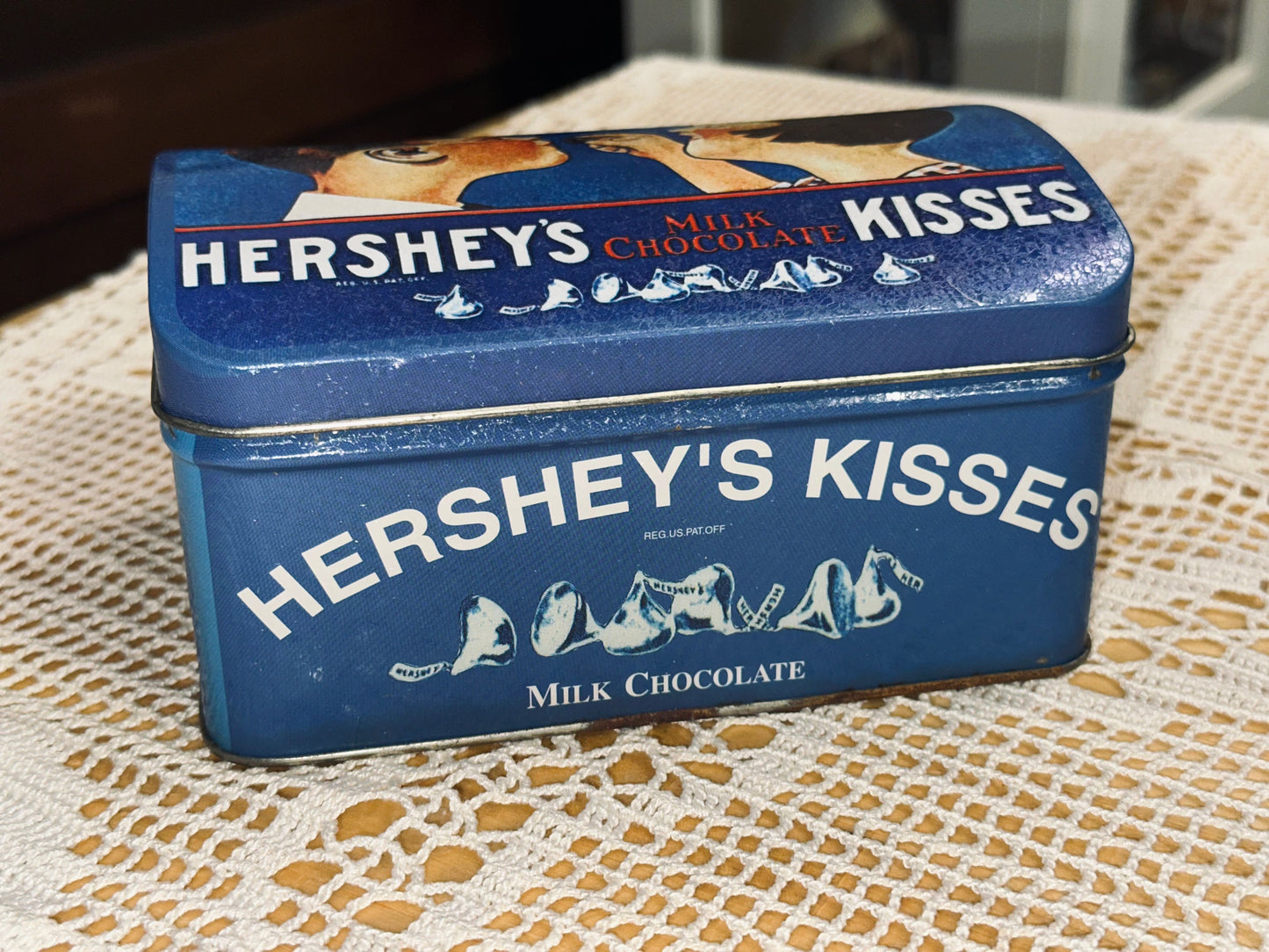 Vintage Tin Treasures – Retro Collectible Tins