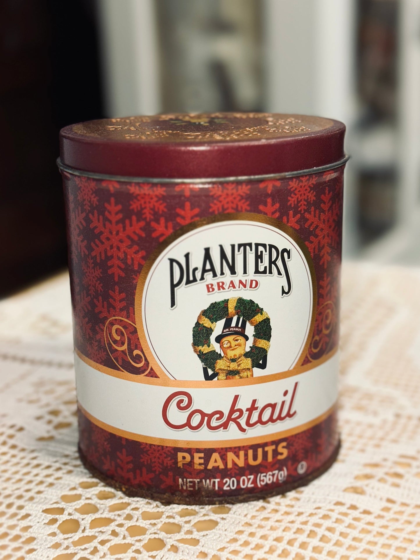 Vintage Tin Treasures – Retro Collectible Tins