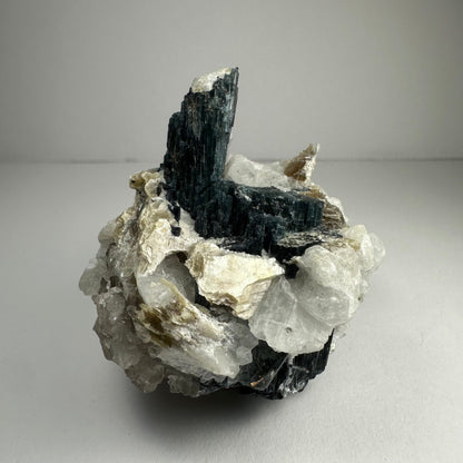 Green Tourmaline with Quarz, Mica and Albite, Brazil