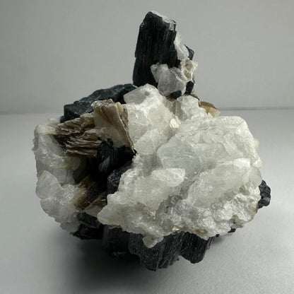 Green Tourmaline with Quarz, Mica and Albite, Brazil