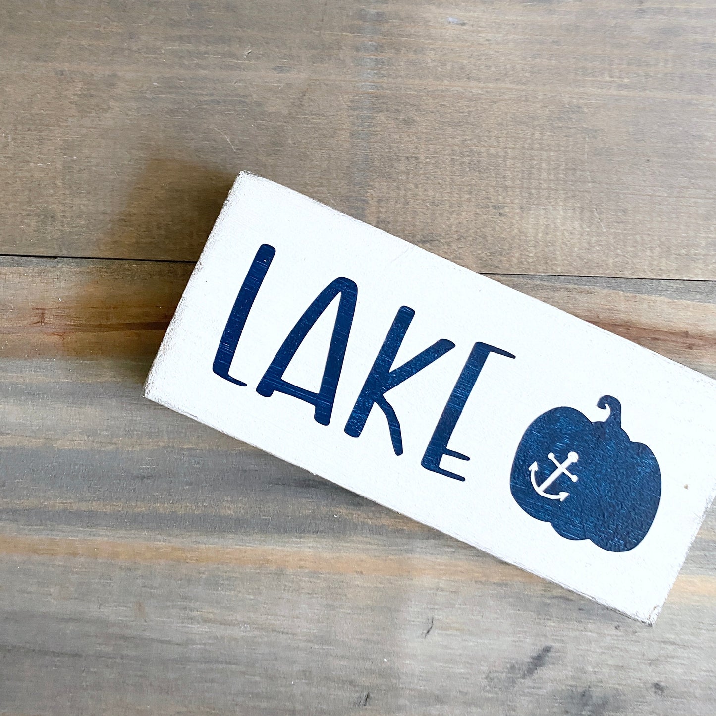 Lake Pumpkin Sign, 8 x 3in
