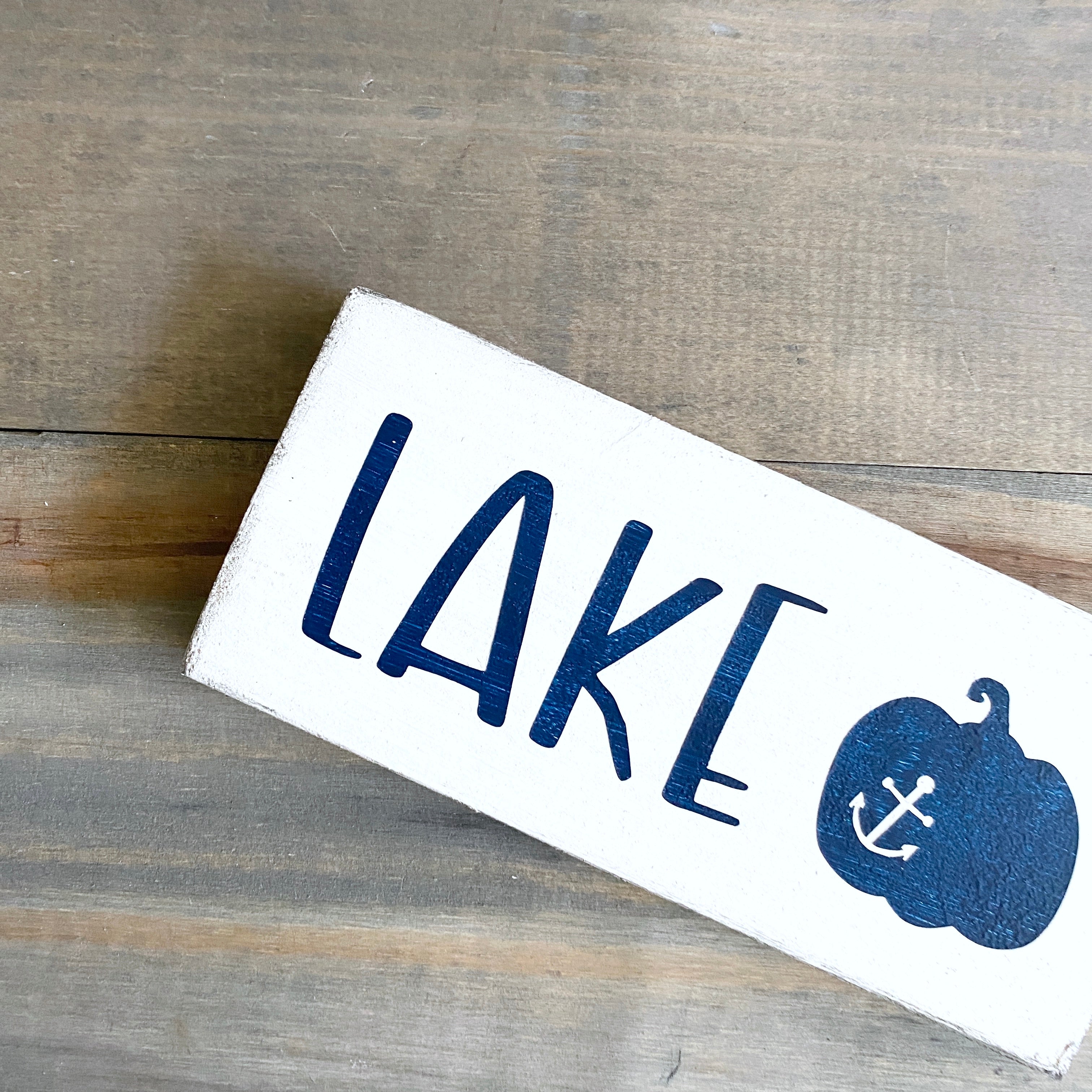 Lake Pumpkin Sign, 8 x 3in
