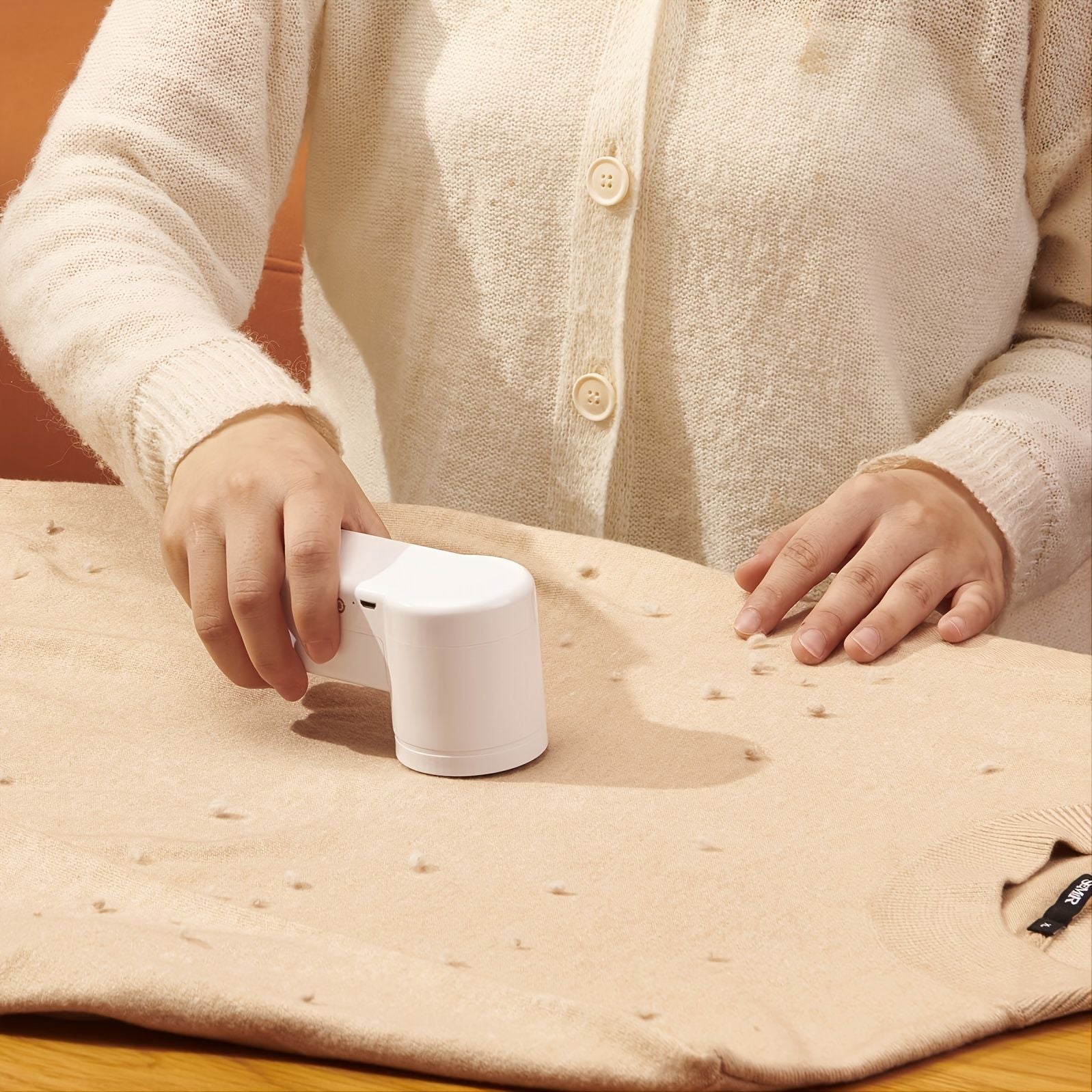 Rechargeable Fabric Shaver And Lint Remover For Removing Lint And Pilling From Clothing; Furniture; Sweaters; Sofas And Blankets