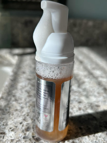 Gentle, Oil-Free Foaming Apple Cleanser for Sensitive & Acne-Prone Skin | Vegan, allergen-friendly, sulfate & paraben free | Purifying, hydrating face wash for all skin types