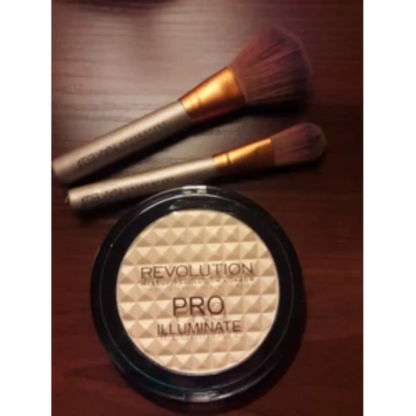 REVOLUTION Pro Illuminate Highlighter